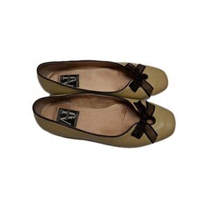 AJ  Valencia Shoes Size 7.5 Camel Flats /Bow